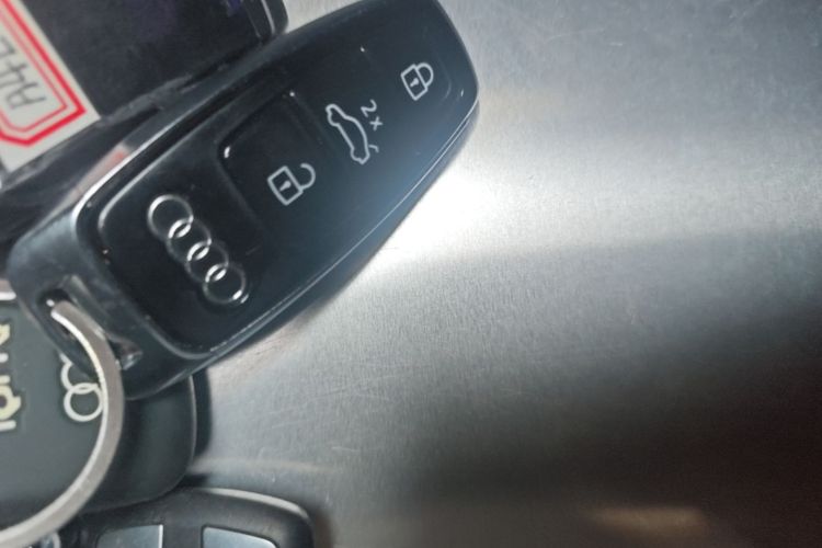 Audi Q3 2024 car image #9