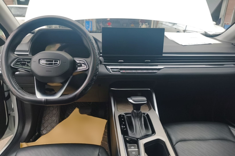 GEELY Emgrand 2024 car image #11