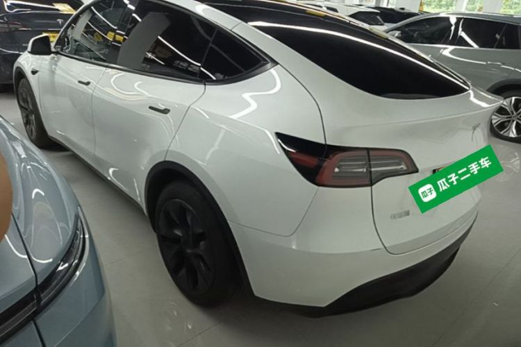Tesla Model Y 2024 #5 Tesla Model Y 2024 car image #5