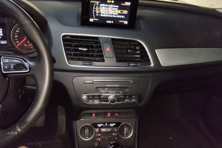 Audi Q3 2018 car image #15