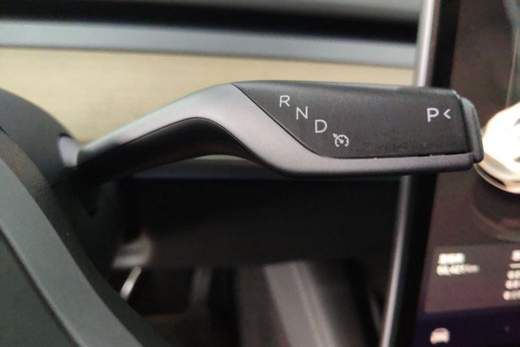 Tesla Model Y 2023 #14 Tesla Model Y 2023 car image #14