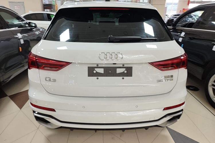 Audi Q3 2024 car image #6