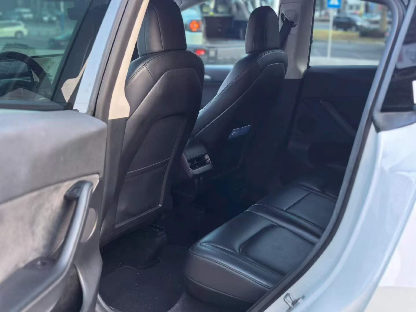 Tesla Model Y 2021 car image #4