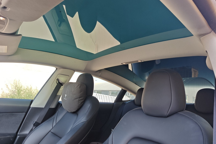 Tesla Model 3 2022 car image #11