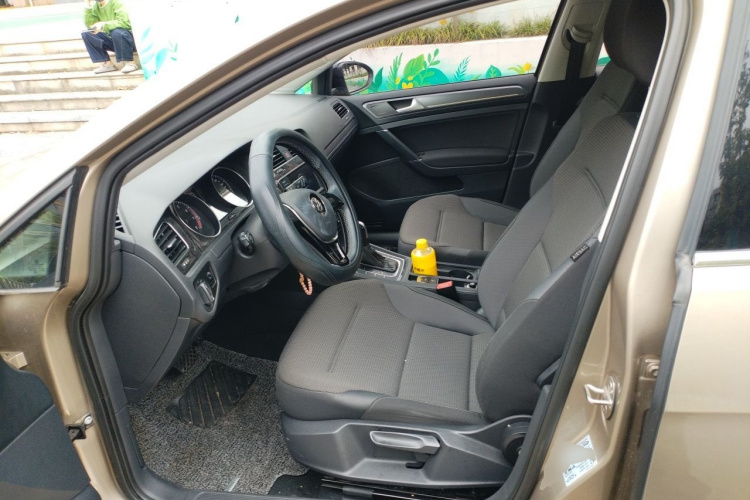 Volkswagen Golf 2017 car image #15