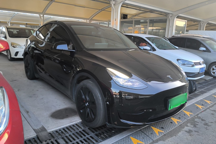 Tesla Model Y 2022 صورة سيارة #4