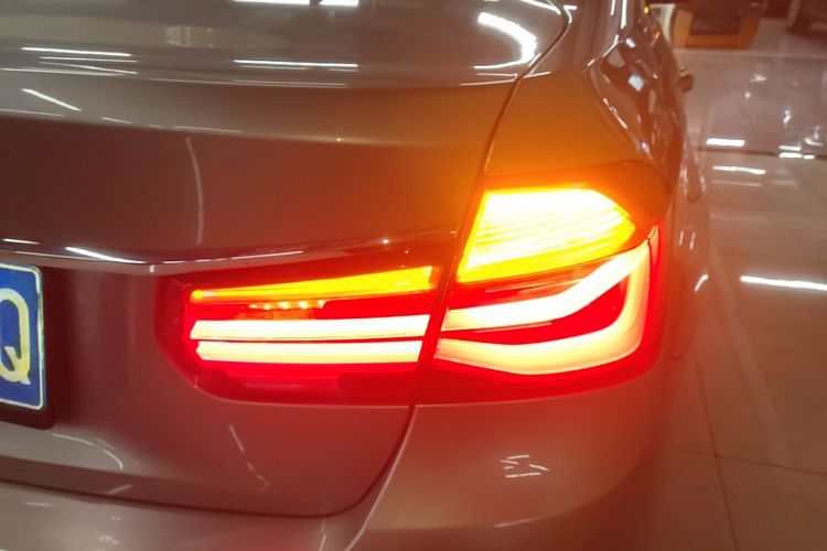BMW 3 Series 2017 car image #8