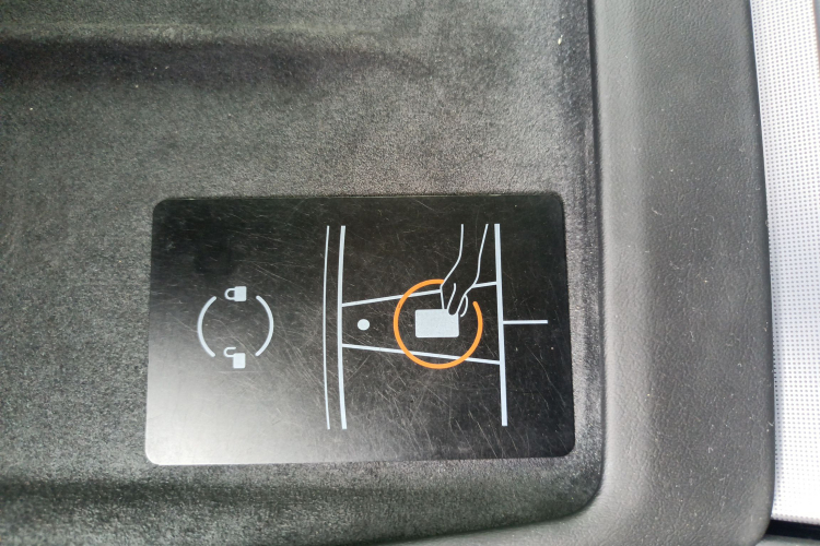 Tesla Model 3 2023 immagine di auto #9