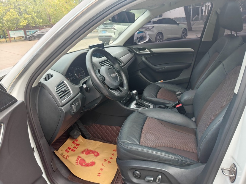 Audi Q3 2018 car image #5