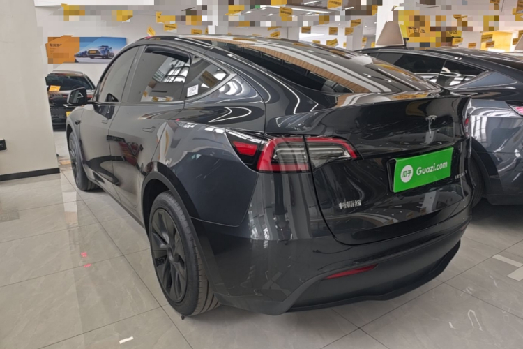 Tesla Model Y 2024 #5 Tesla Model Y 2024 car image #5