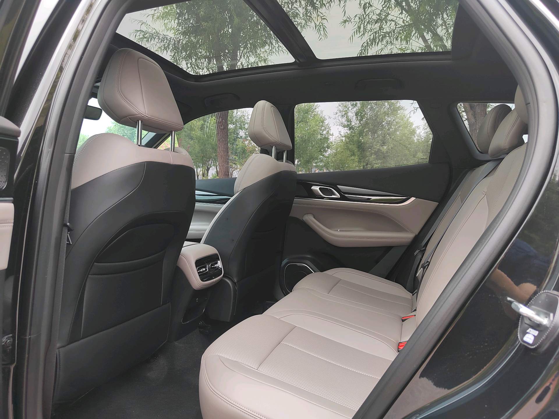 GEELY Boyue L 2025 car image #9