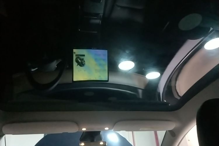 Tesla Model Y 2022 car image #18