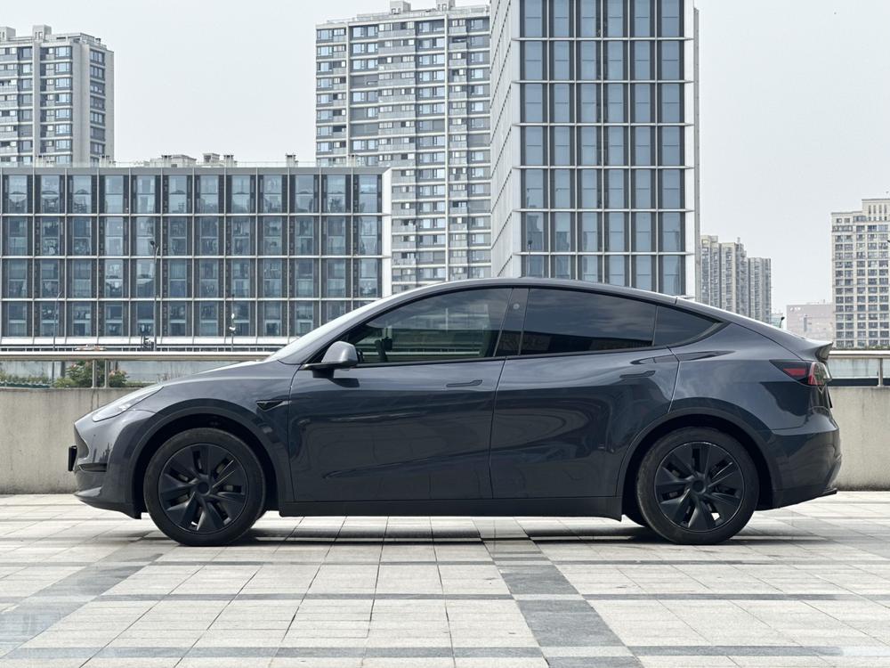 Tesla Model Y 2024 #4 Tesla Model Y 2024 car image #4