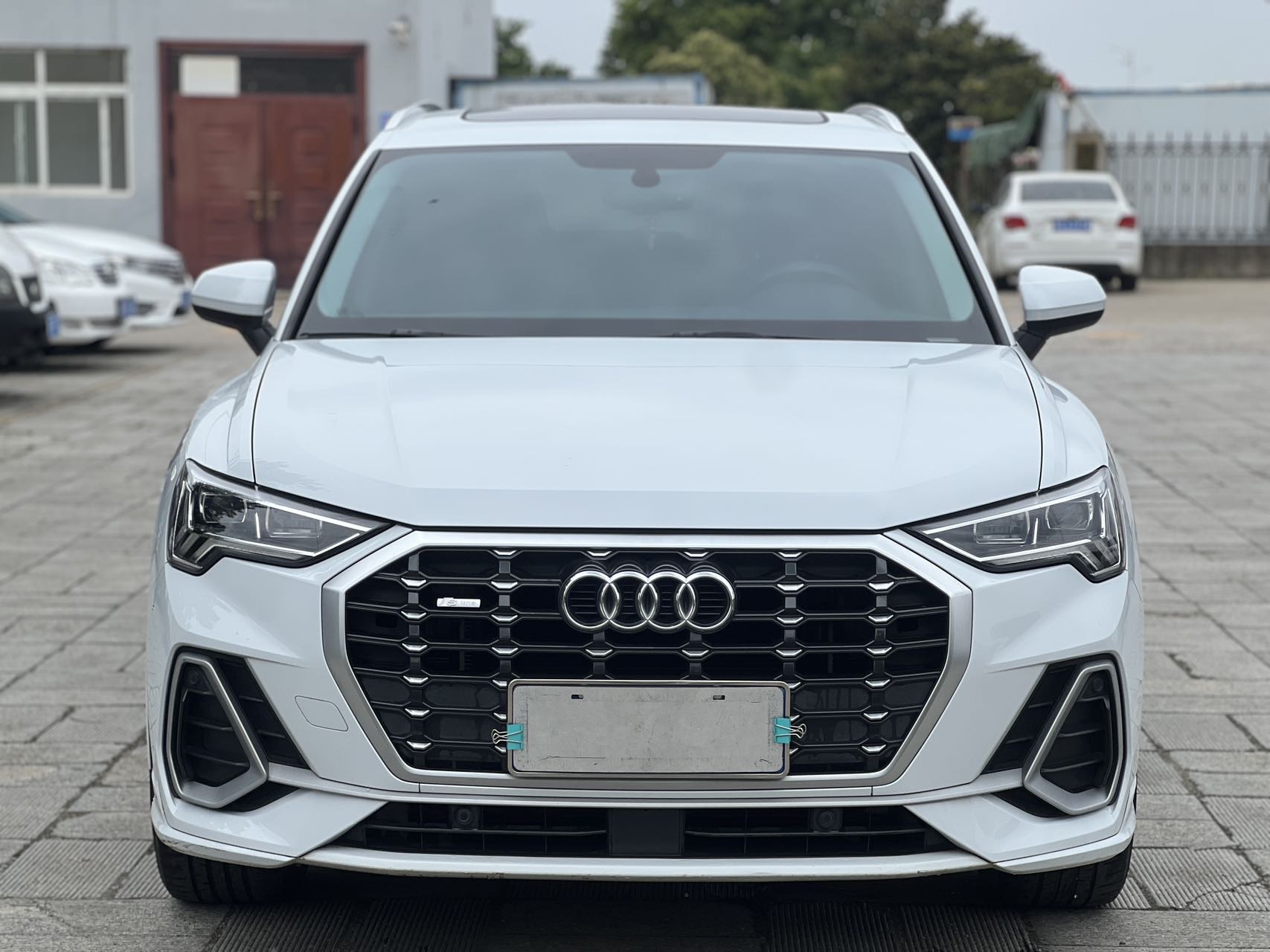 Audi Q3 2021 car image #2