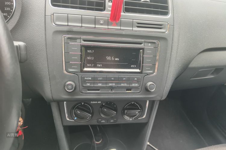 Volkswagen Polo 2016 car image #15