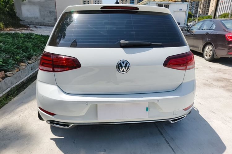 Volkswagen Golf 2019 car image #4