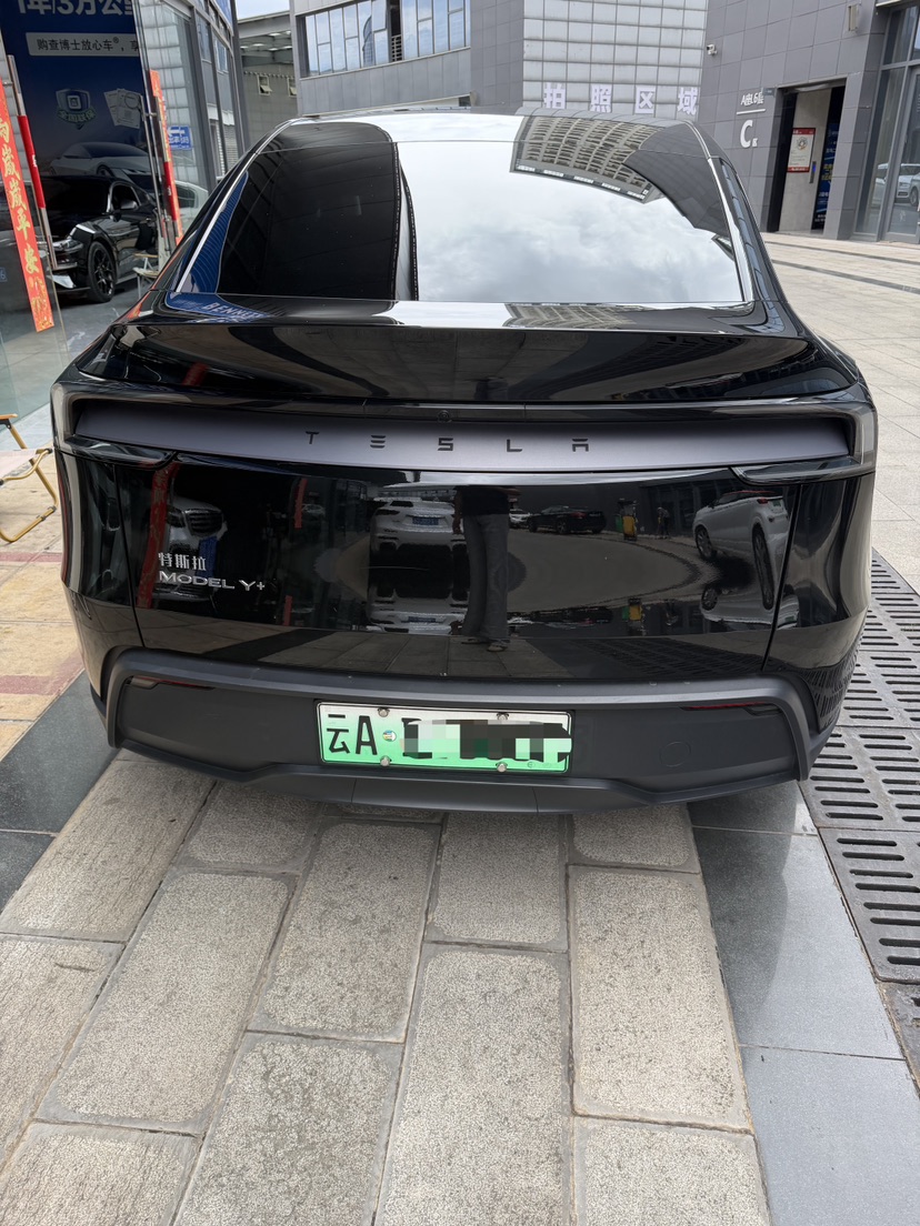 Tesla Model Y 2025 car image #5