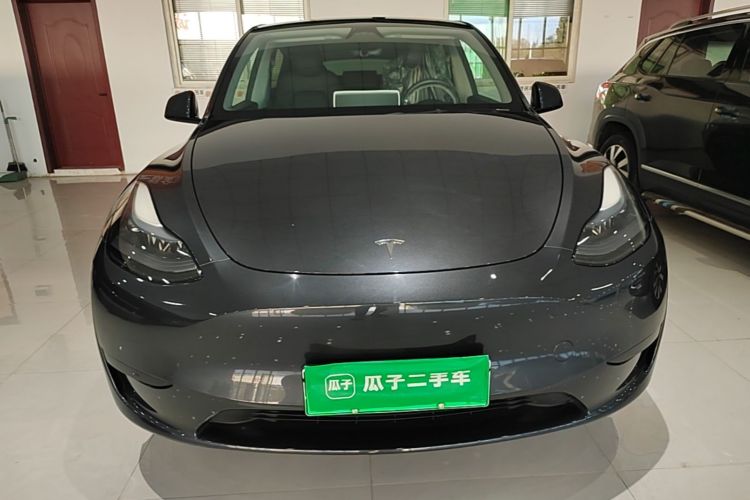 Tesla Model Y 2025 car image #3