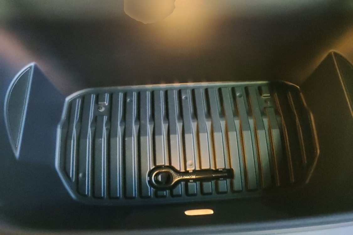 Tesla Model Y 2024 car image #10