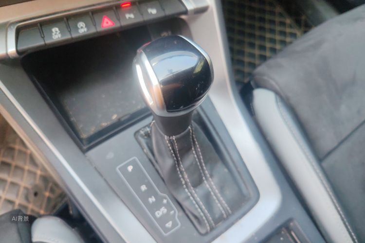 Audi Q3 2022 car image #16