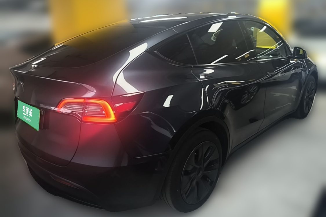 Tesla Model Y 2024 immagine di auto #2