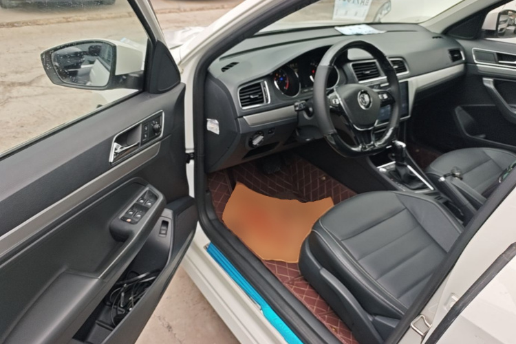 Volkswagen Lavida 2017 car image #12