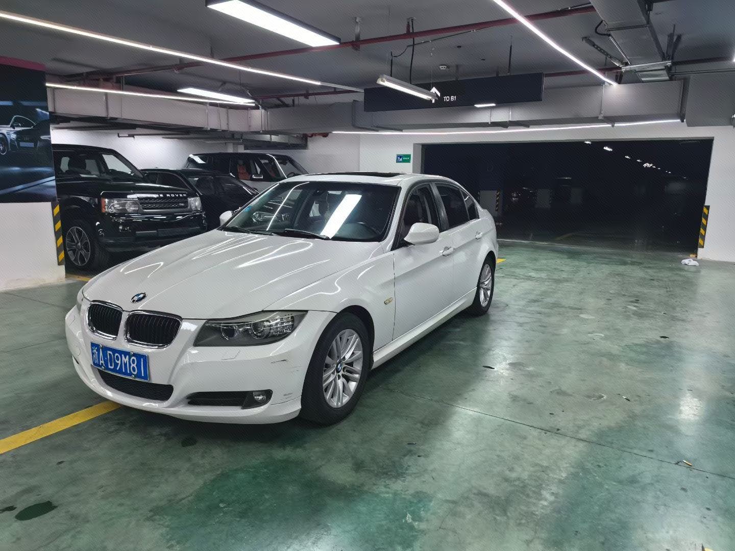 BMW 3 Series 2011 car image 