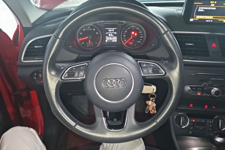 Audi Q3 2017 car image #11