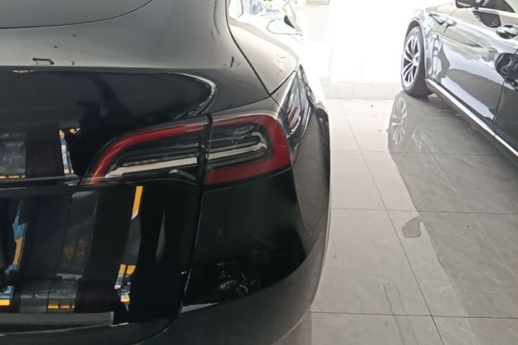 Tesla Model Y 2022 car image #8