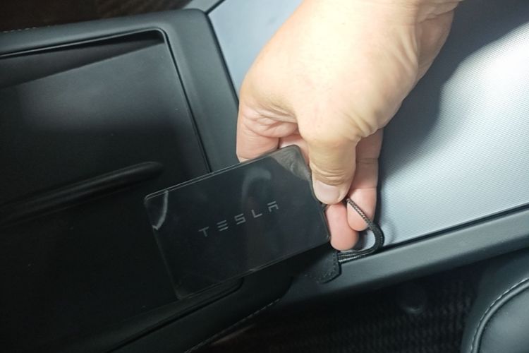 Tesla Model 3 2024 car image #9