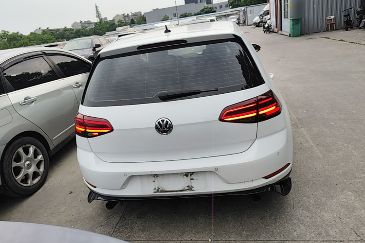 Volkswagen Golf 2020 car image #6