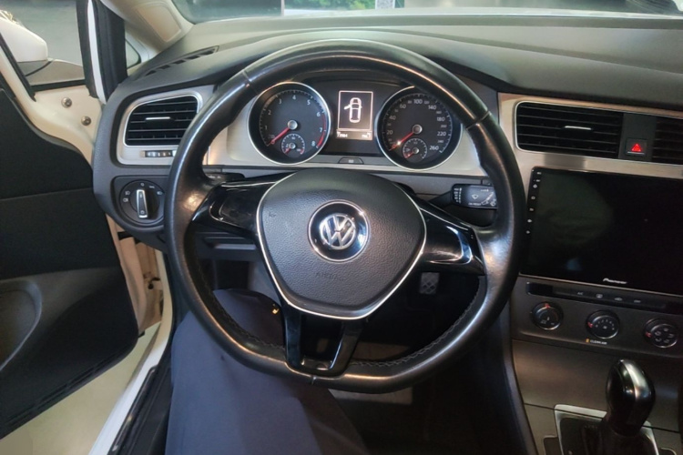Volkswagen Golf 2016 car image #15
