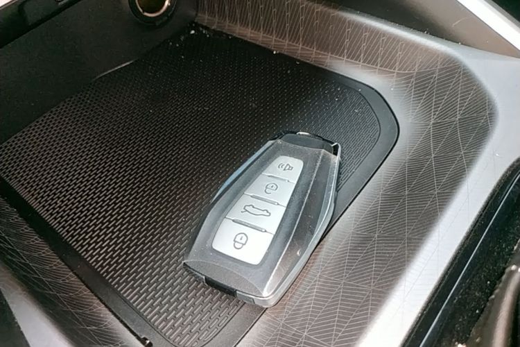 GEELY Emgrand 2026 image de voiture #9
