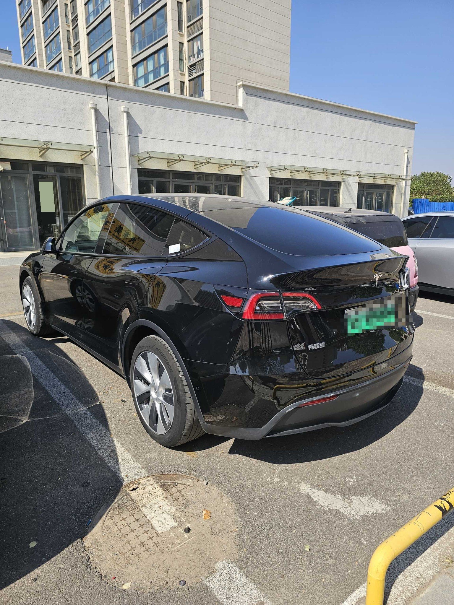 Tesla Model Y 2023 #8 Tesla Model Y 2023 car image #8