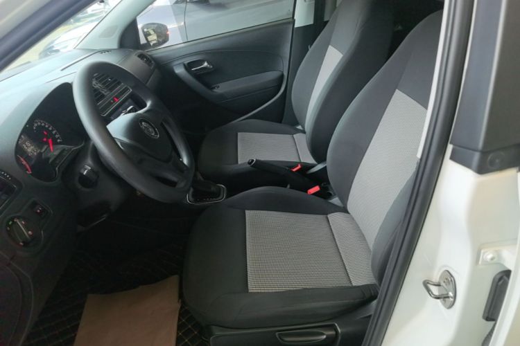 Volkswagen Polo 2017 car image #19