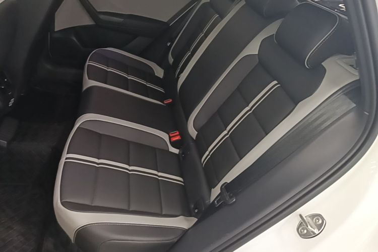 Volkswagen T-Roc 2024 car image #13