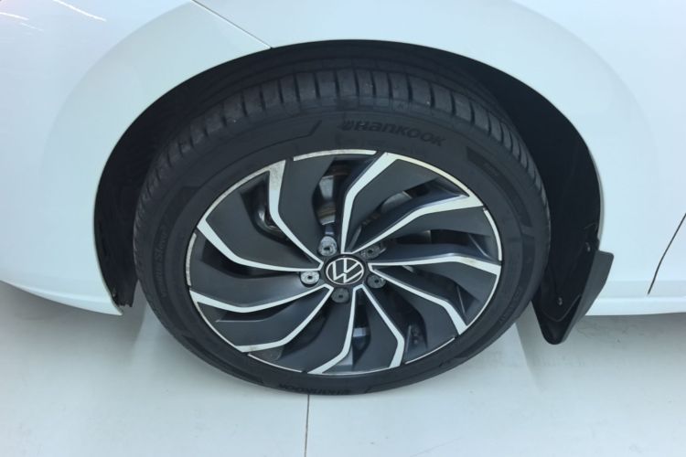 Volkswagen Golf 2021 car image #9