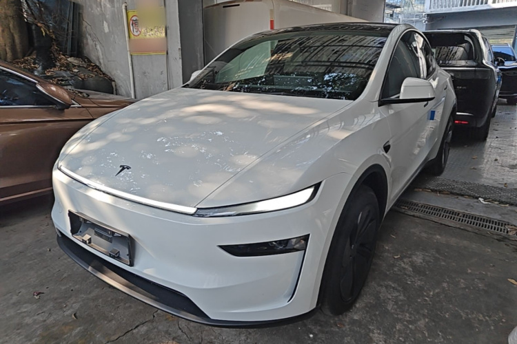 Tesla Model Y 2026 #2 Tesla Model Y 2026 car image #2