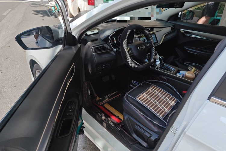 GEELY Binray 2020 image de voiture #9