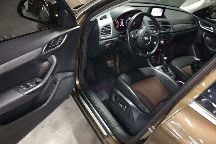 Audi Q3 2017 car image #16