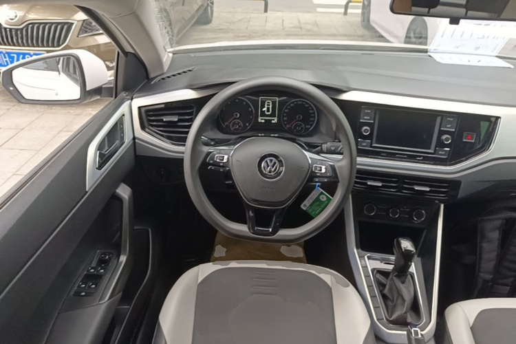 Volkswagen Polo 2021 car image #11