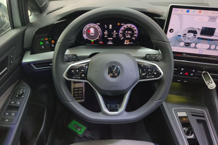 Volkswagen Golf 2024 car image #15