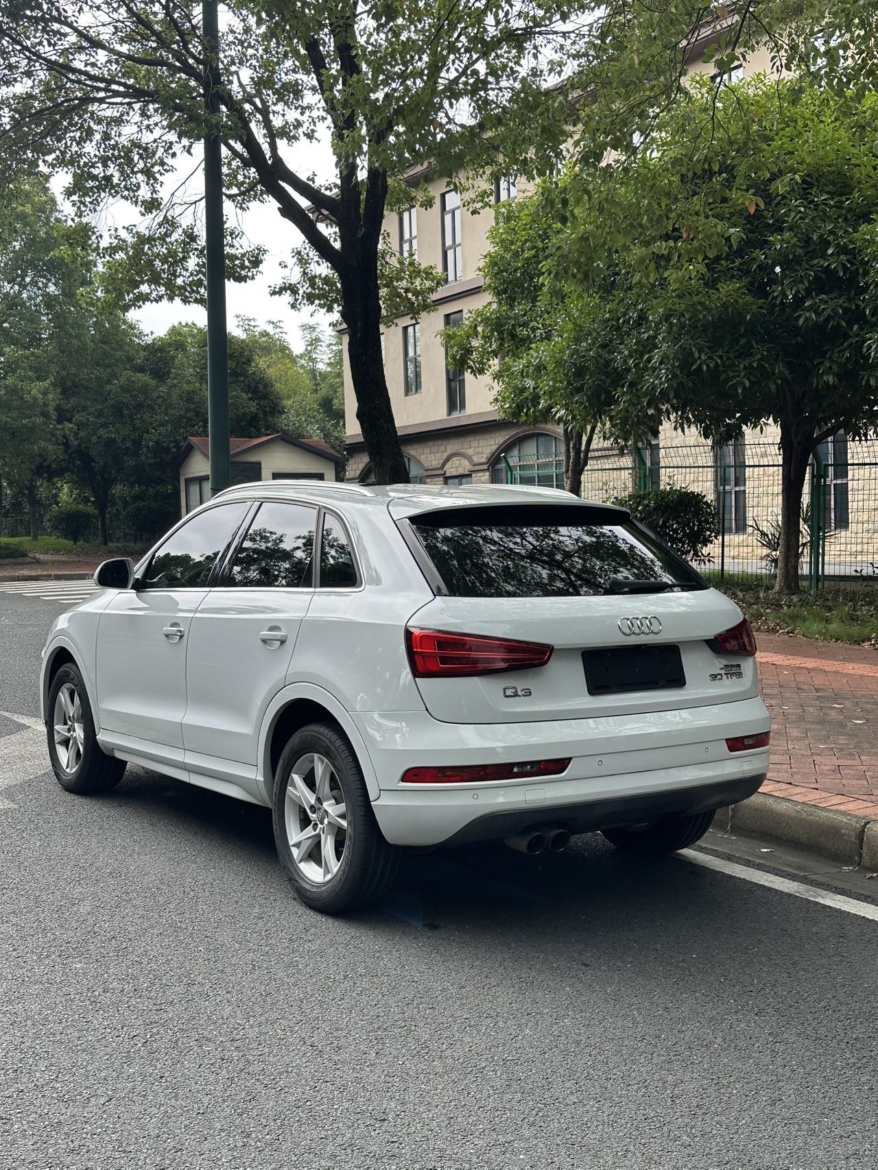 Audi Q3 2017 car image #6