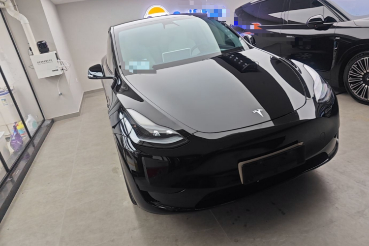 Tesla Model Y 2023 car image #4