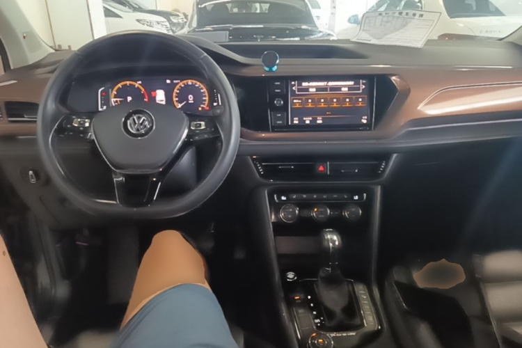 Volkswagen Tharu 2019 car image #10