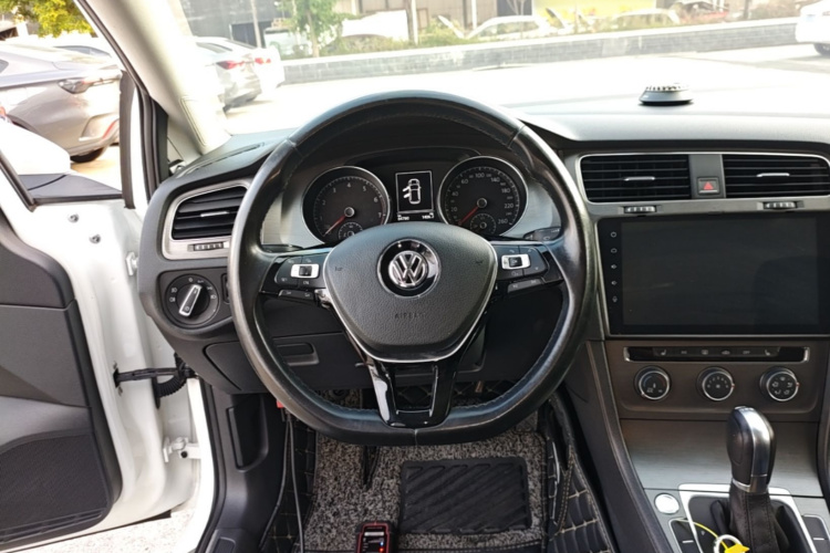 Volkswagen Golf 2016 car image #11