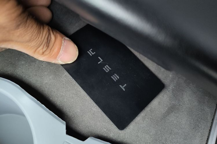 Tesla Model Y 2022 car image #9