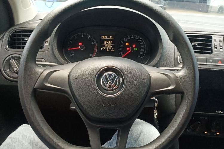 Volkswagen Polo 2017 car image #11