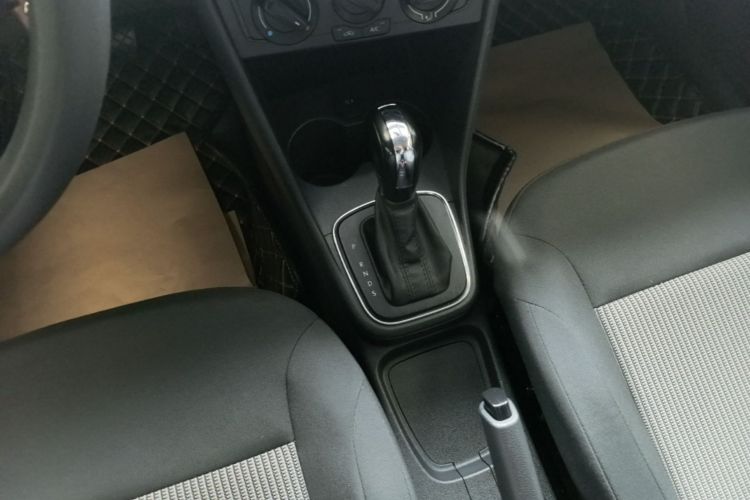 Volkswagen Polo 2017 car image #18