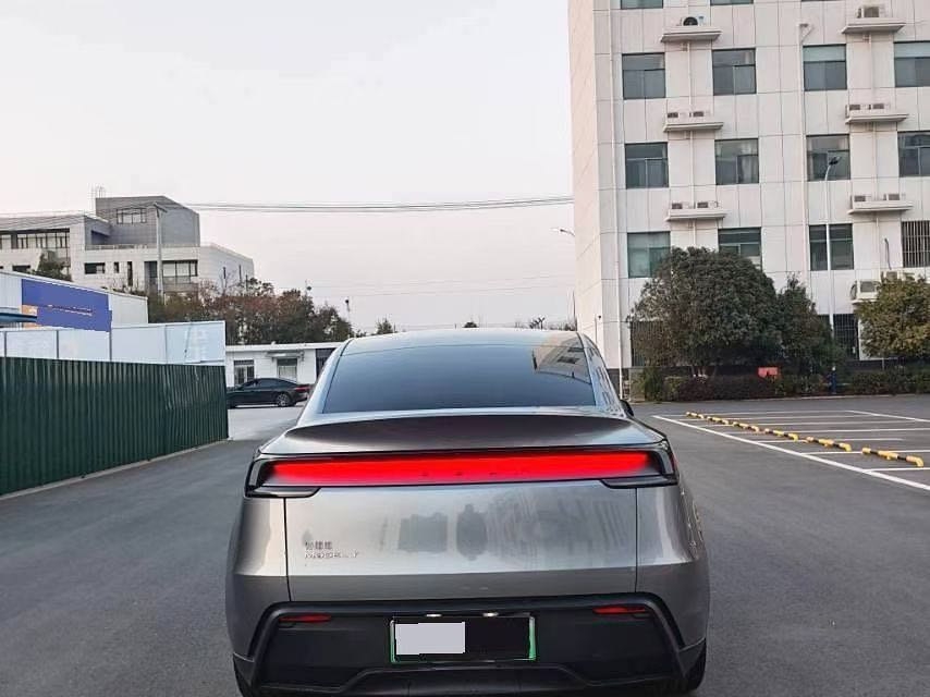 Tesla Model Y 2025 #9 Tesla Model Y 2025 car image #9